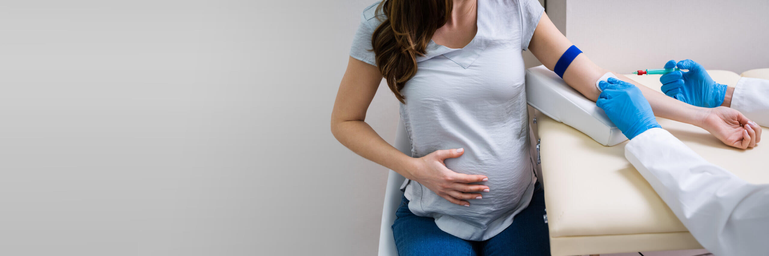 doctor and pregnant patient