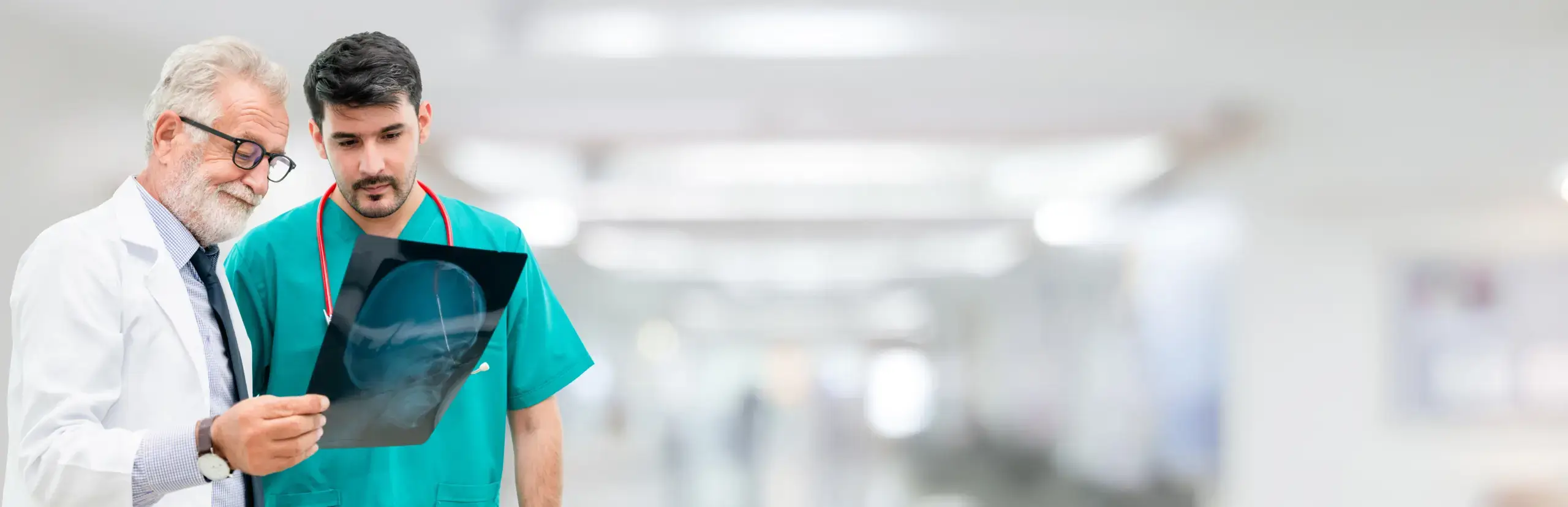 doctors reviewing alzheimer's scan for treatment options.