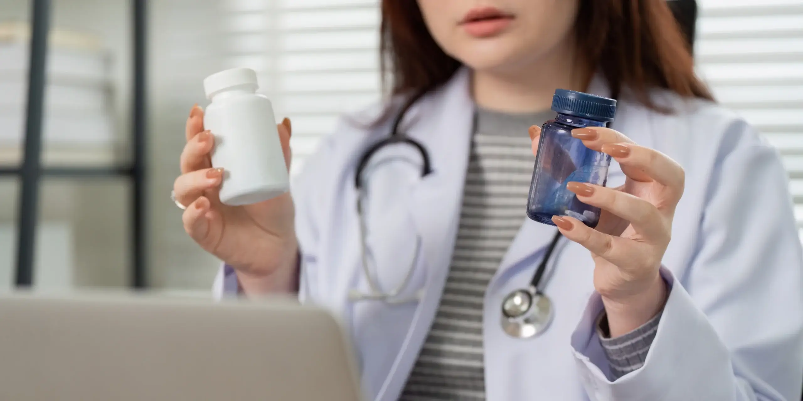doctor shows medicines to a patient