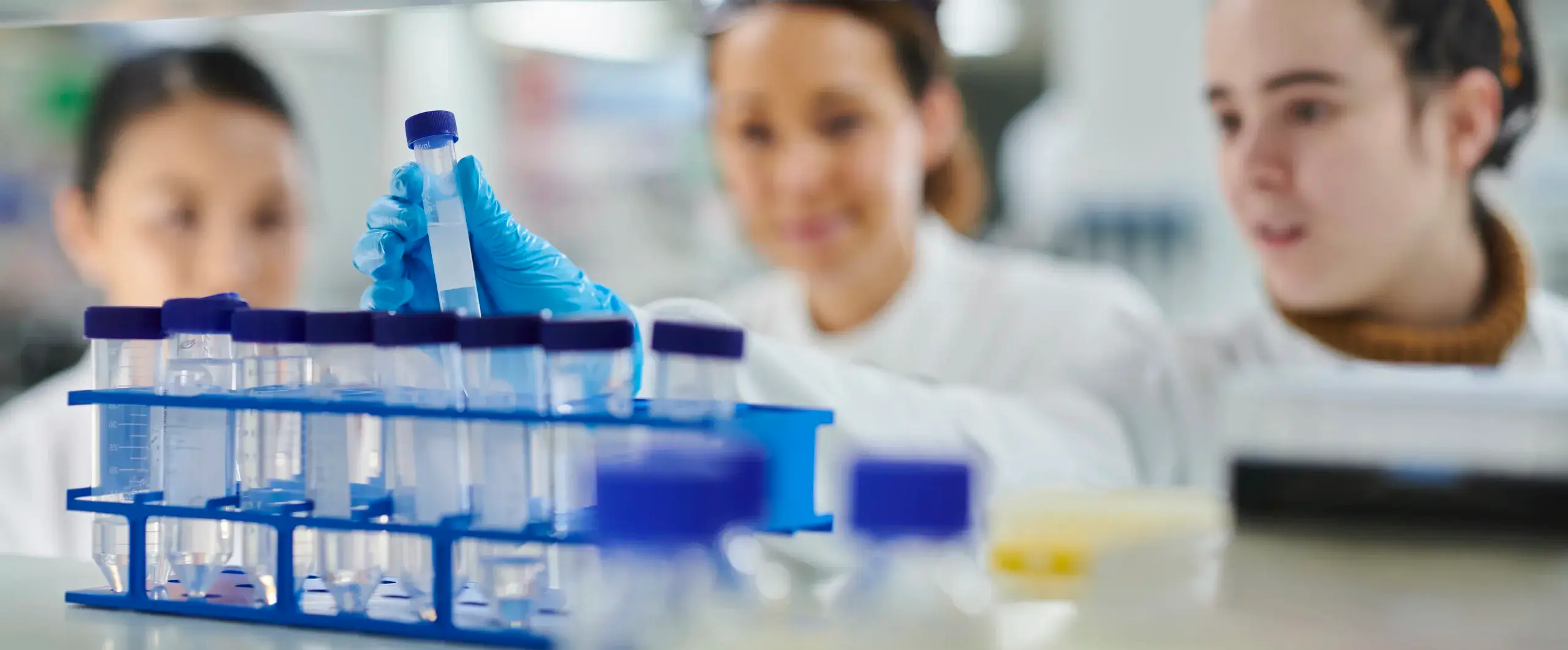 laboratory student doing research